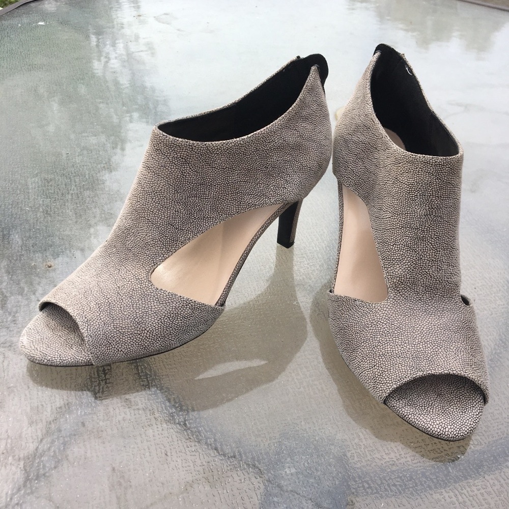 Never worn.